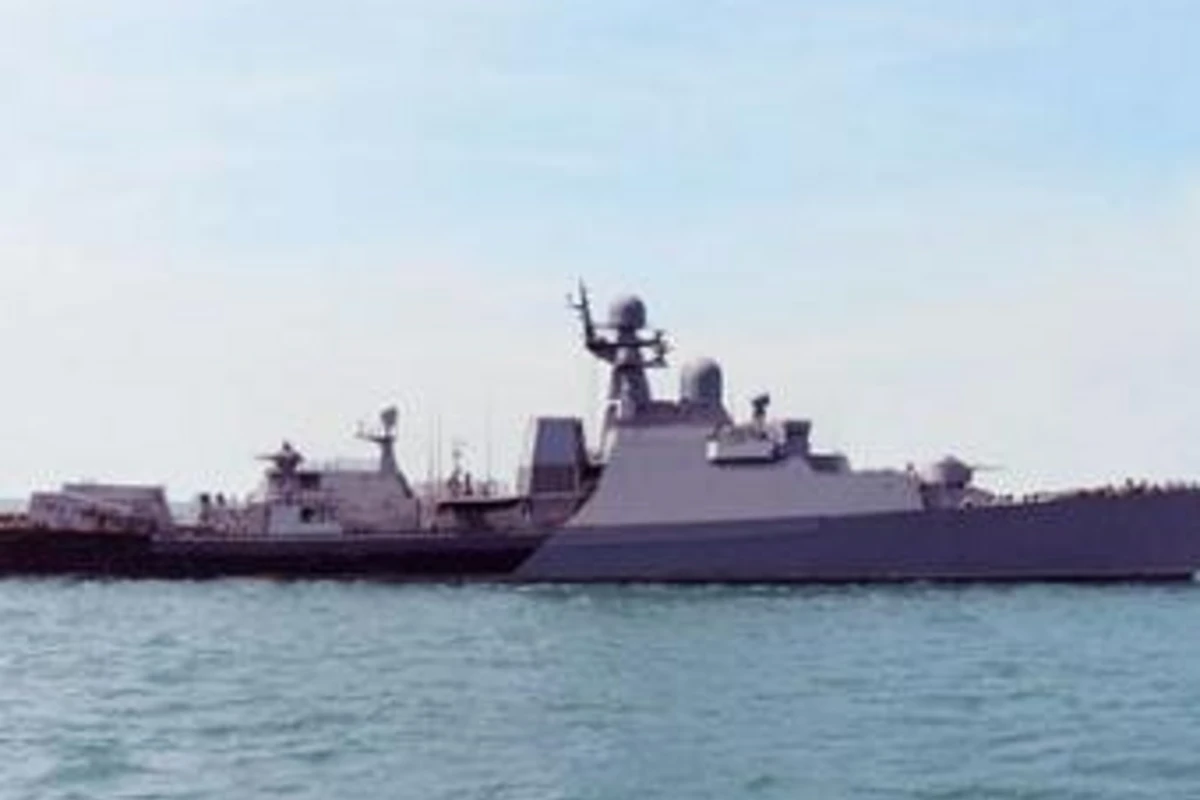 Корабли Каспийской флотилии России прибыли в порт Баку