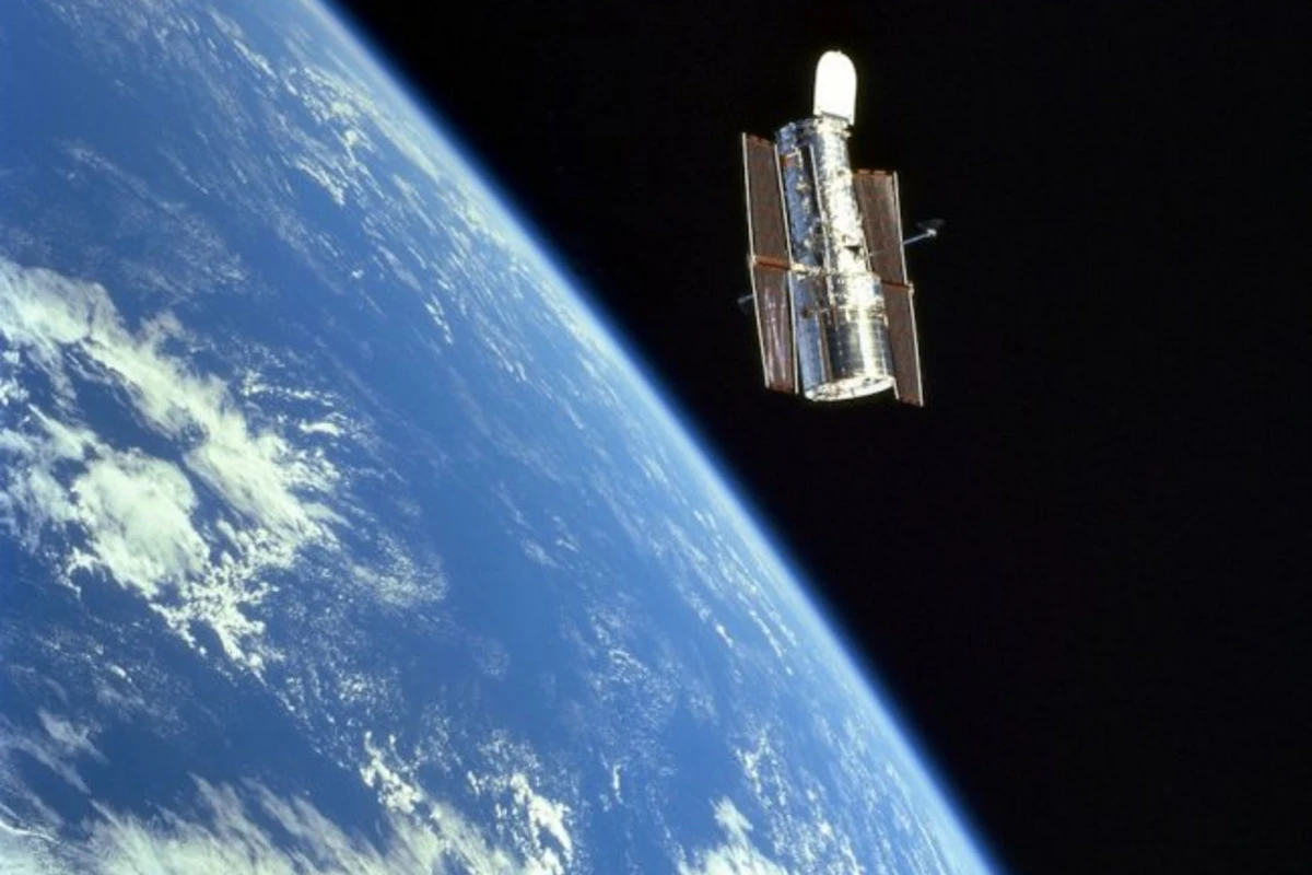 Сотрудник NASA продает похороны в космосе