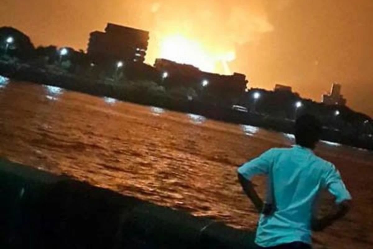 Пожарный спас от взрыва вторую подлодку в Индии