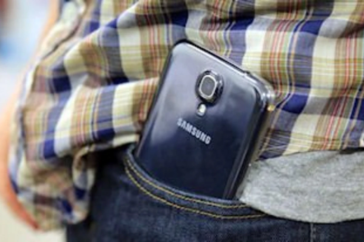 Человека со смартфоном Samsung Galaxy приняли за вооруженного стрелка