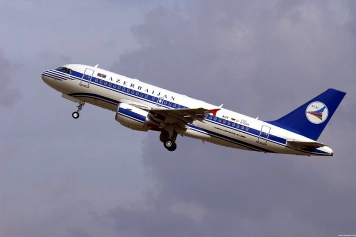 AZAL выполнит дополнительные рейсы Баку-Санкт-Петербург