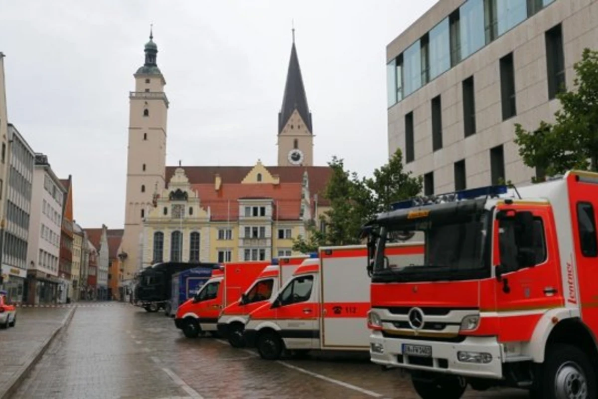 Полиция освободила всех заложников немецкого психа-бомжа Полиция освободила всех заложников немецкого психа-бомжа