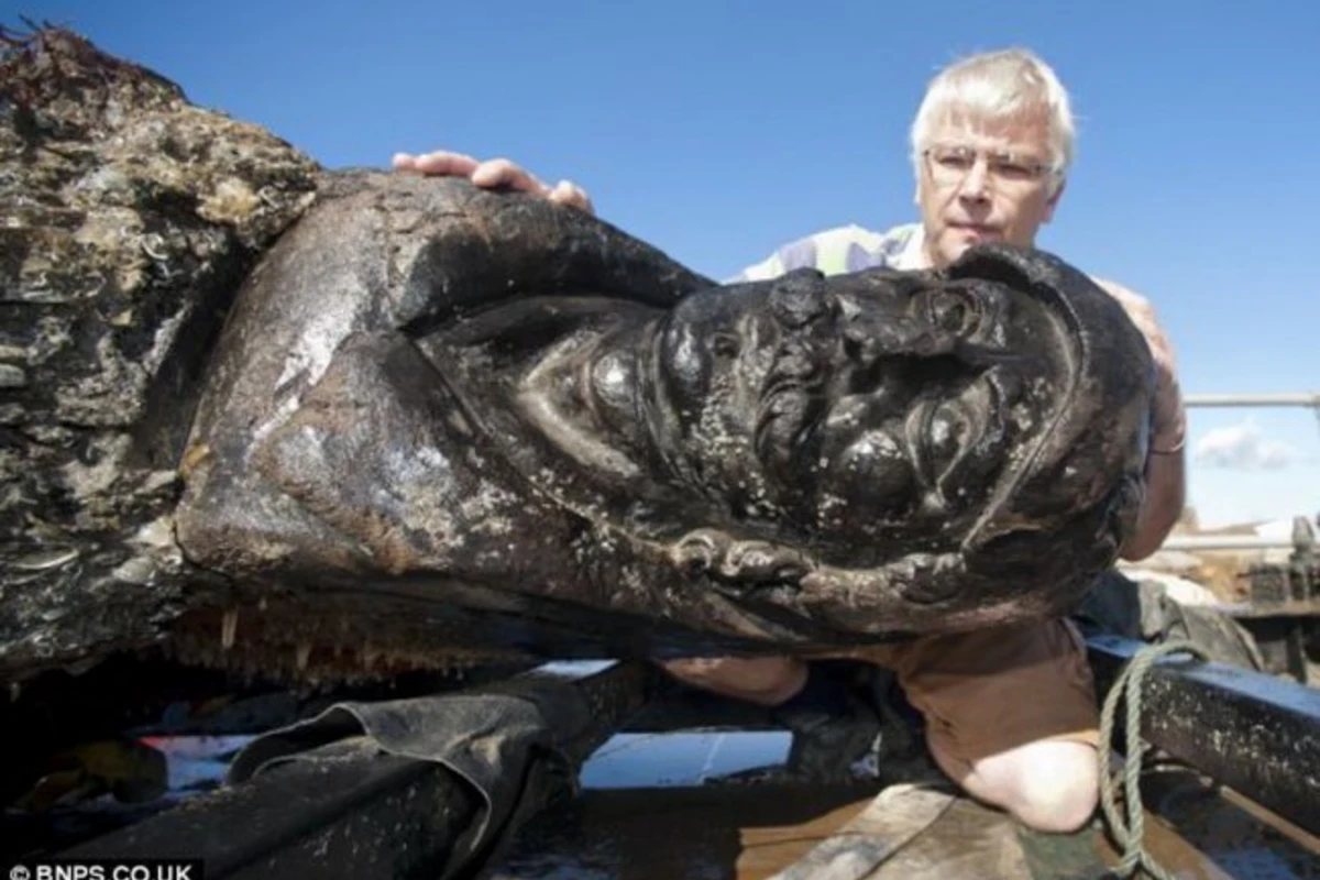 Со дна Ла-Манша подняли 400-летнюю статую