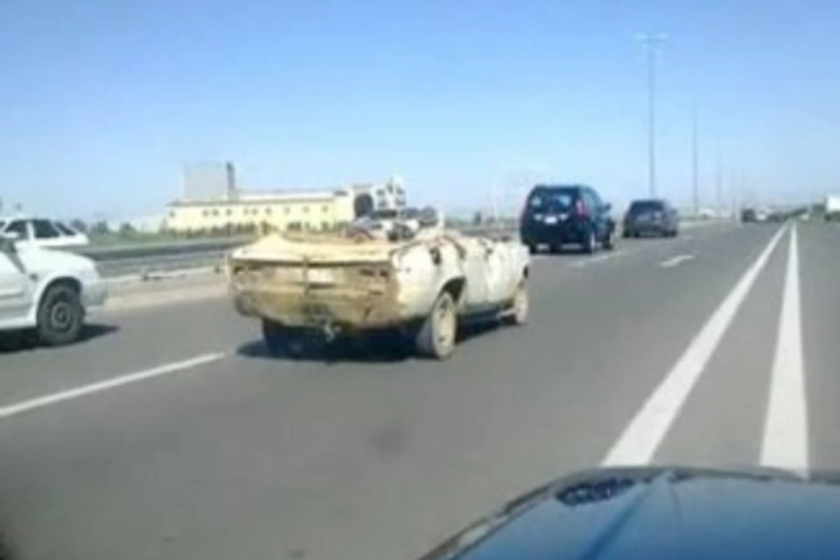 В Баку разыскивается водитель самодельного кабриолета (видео) В Баку разыскивается водитель самодельного кабриолета (видео)