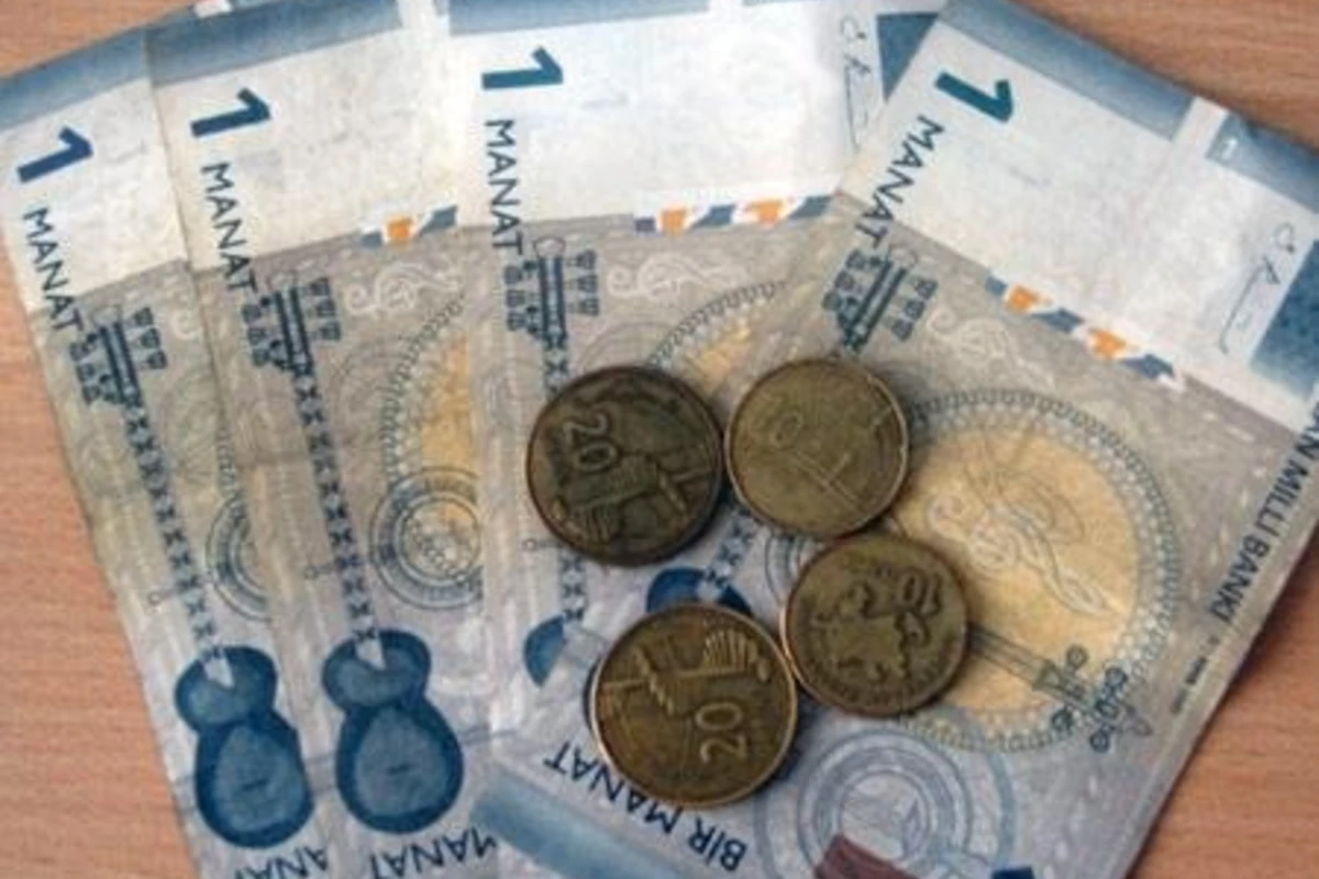 В Азербайджане могут исчезнуть из обращения 1-манатные купюры