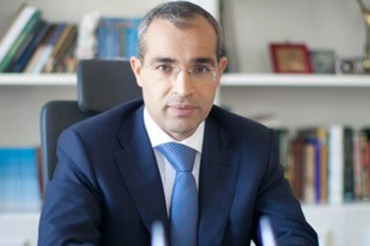 Микаил Джаббаров вручил награды учителям и школам