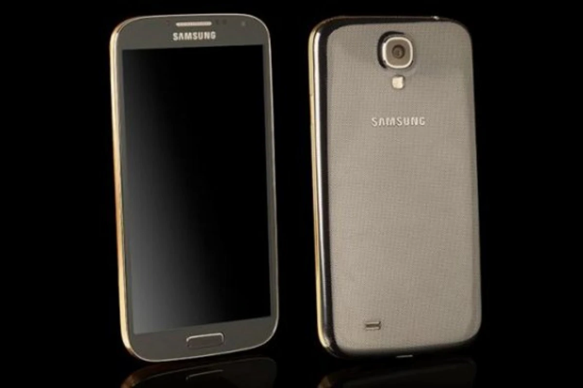 Samsung анонсировала Galaxy S4 в золотом корпусе