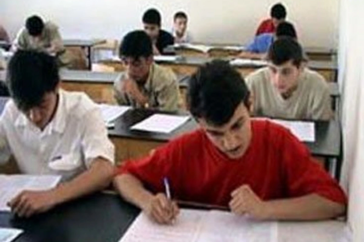В Баку молодой человек ошибочно поступил в ВУЗ для девушек