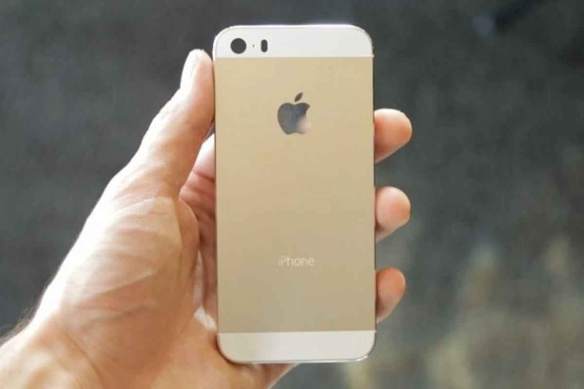 Наклейки для «превращения» обычного iPhone в золотой начали продаваться в Китае