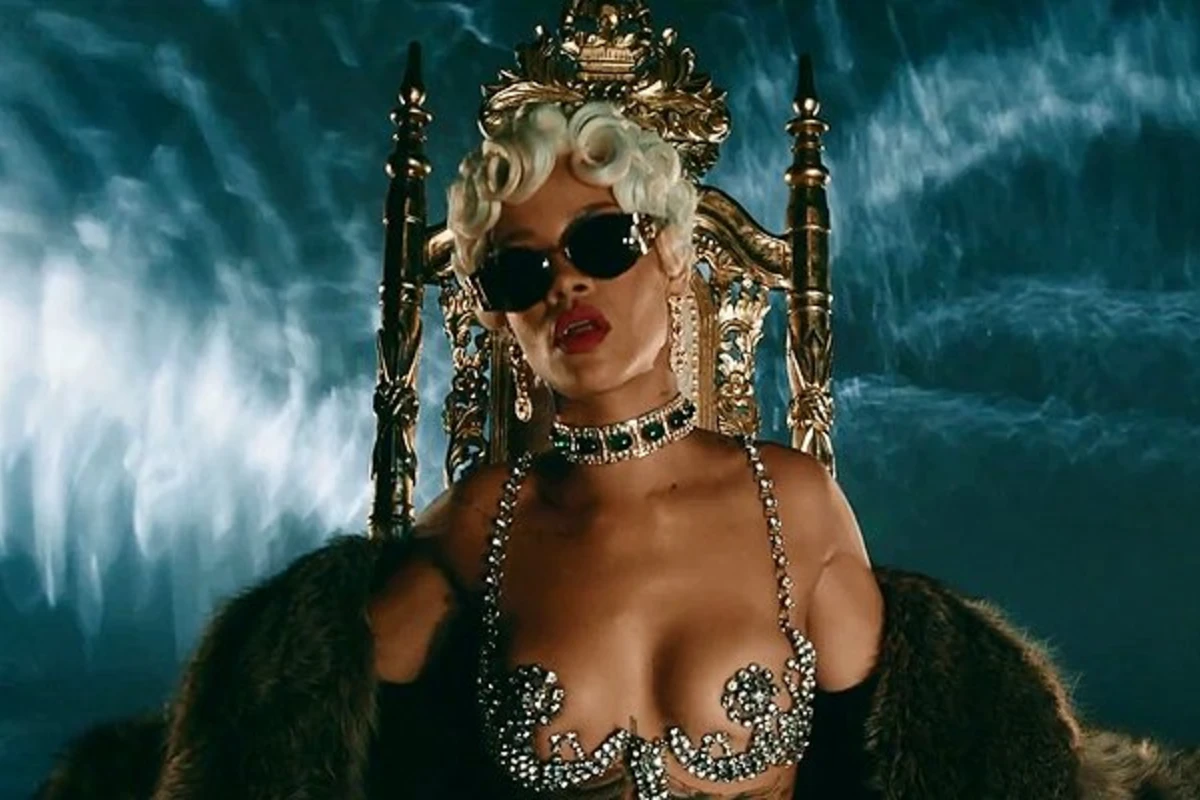 Премьера клипа: Rihanna - Pour It Up (видео) Премьера клипа: Rihanna - Pour It Up (видео)