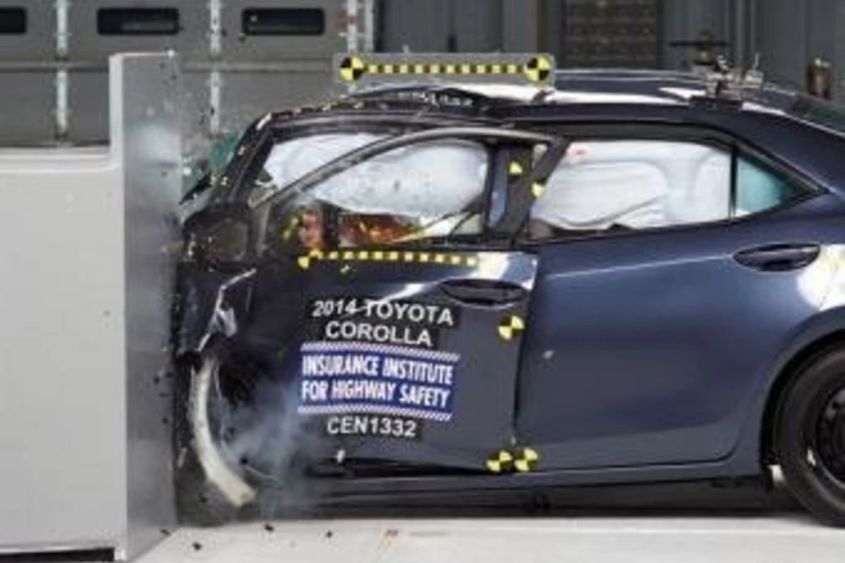 Новая Toyota Corolla сенсационно провалилась на краш-тестах