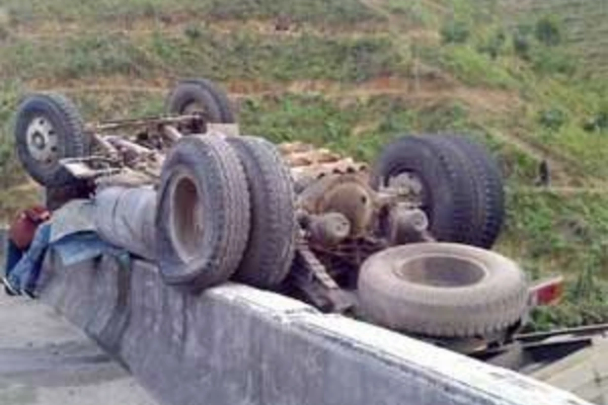 В Азербайджане военнослужащие попали в аварию, есть погибший