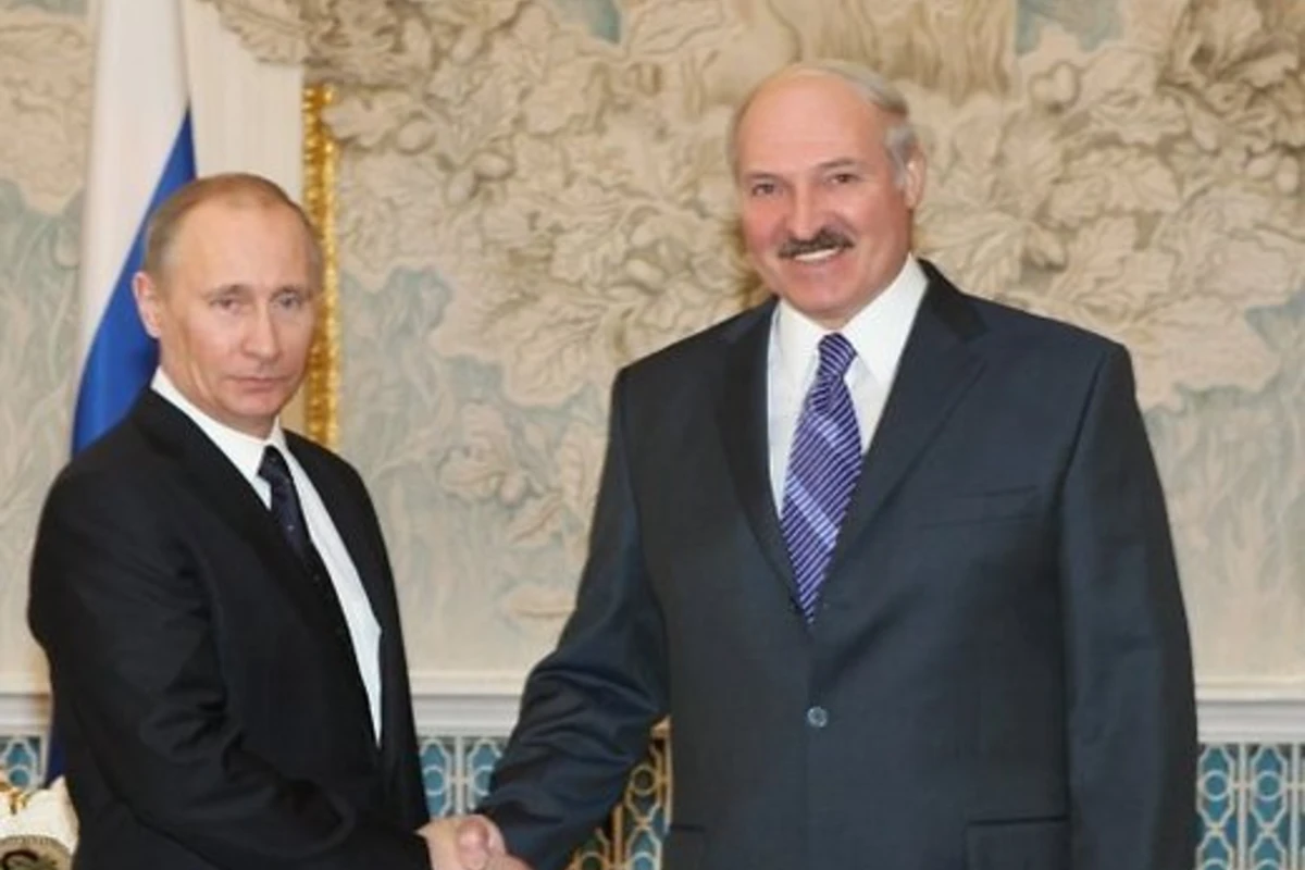 Лукашенко по ошибке сел в кресло Путина