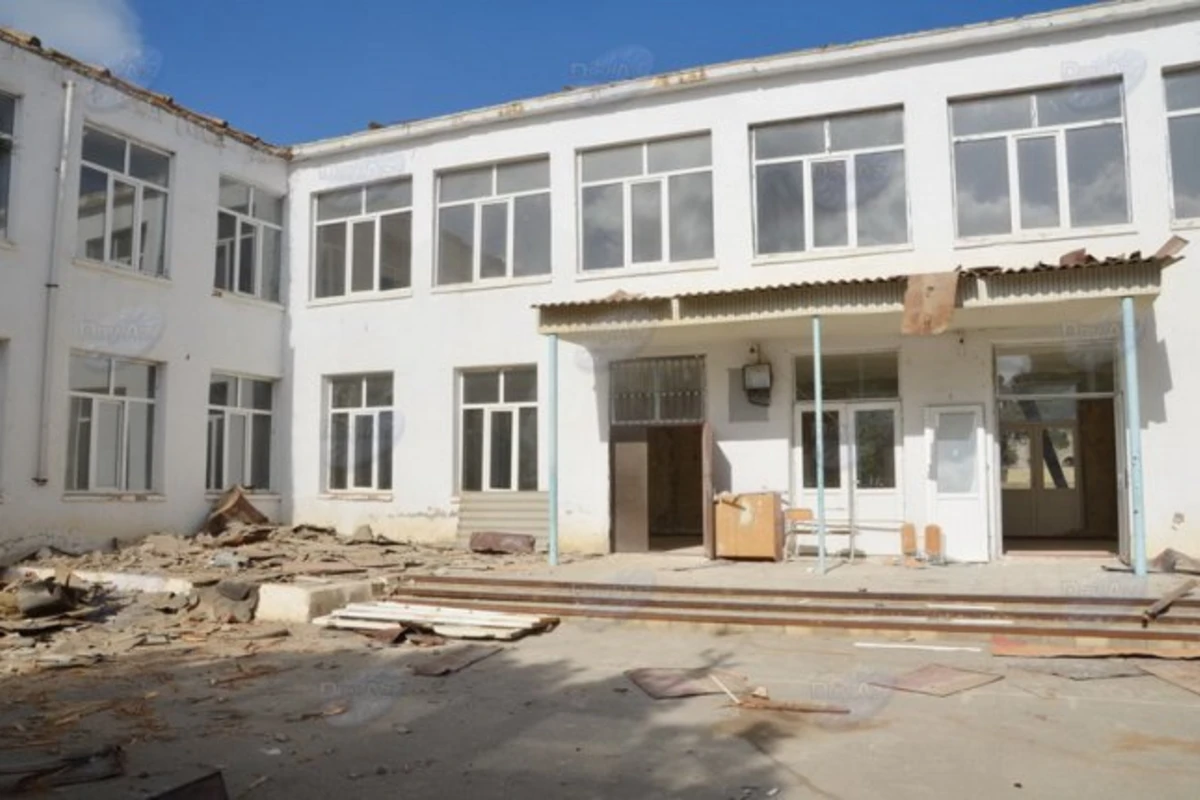 В бакинском поселке Пираллахи приведут в порядок все школы