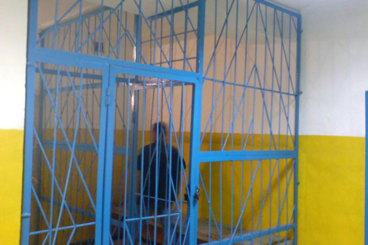В Баку из КПЗ сбежал заключенный