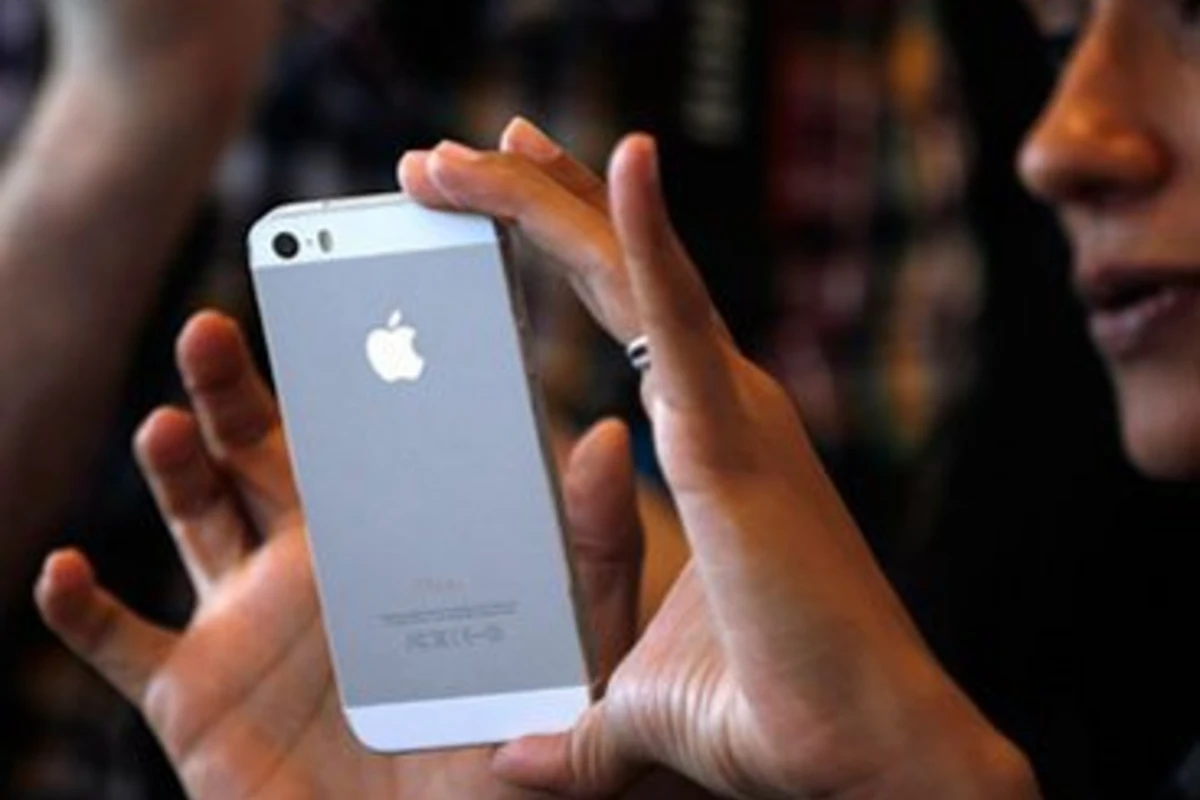 Apple разрабатывает iPhone с искривленным дисплеем