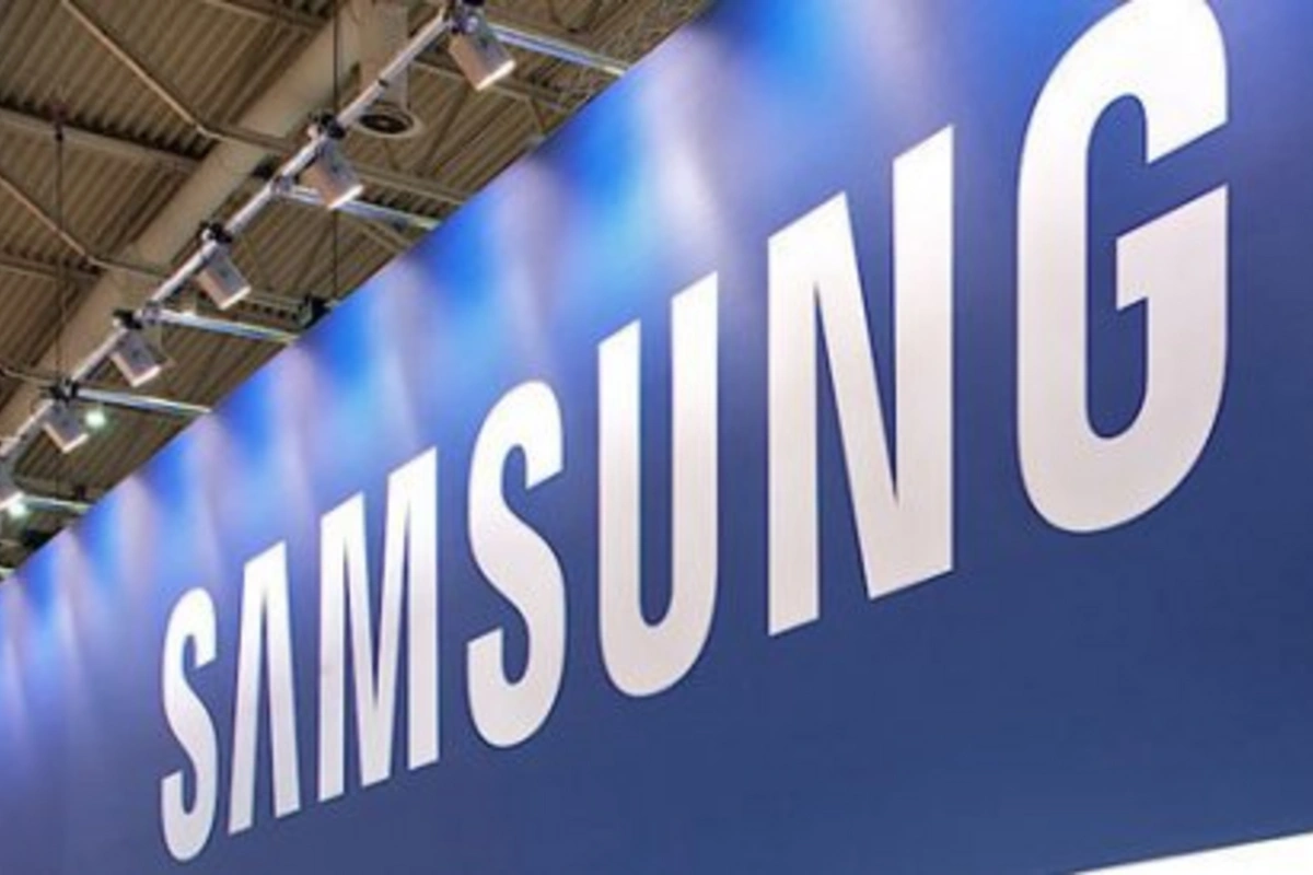 Новый смартфон Samsung будет оснащен трехсторонним дисплеем