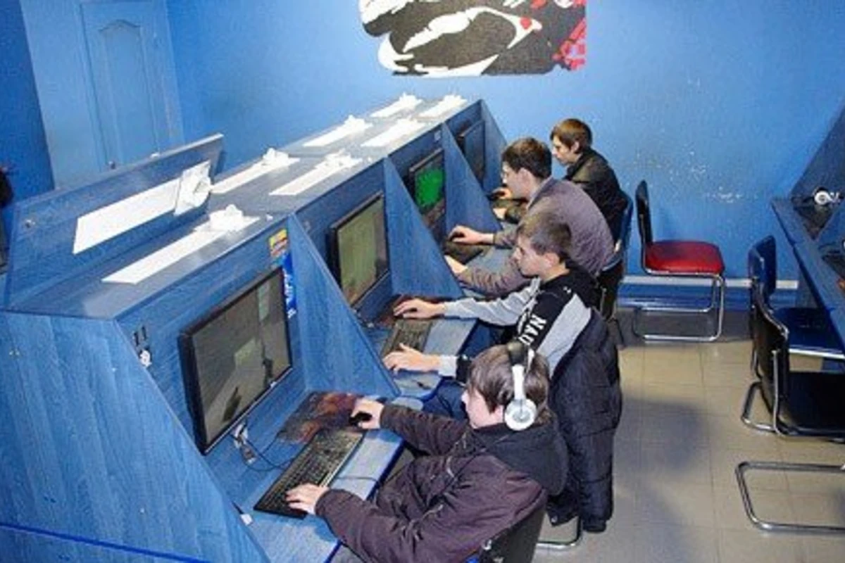 В Азербайджане детей младше 12 лет в интернет-клубы будут приводить родители