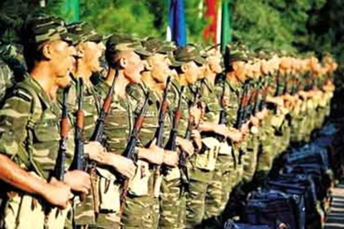 В Азербайджане у призывников на время отберут удостоверения личности