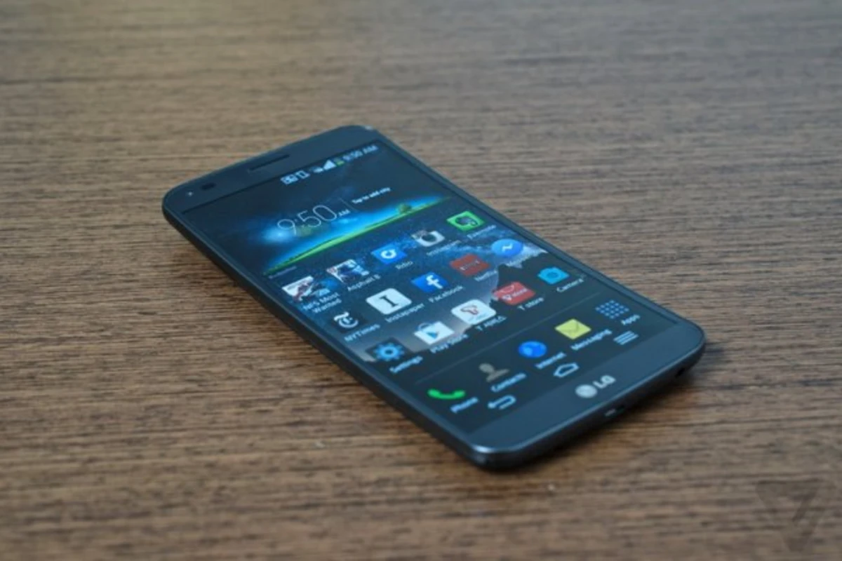 Стартовали мировые продажи LG G Flex с изогнутым экраном