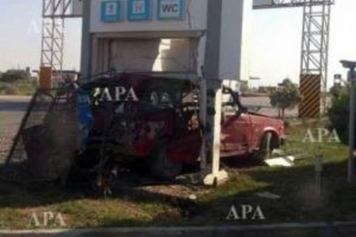 В Азербайджане автомобиль въехал в автозаправочный пункт