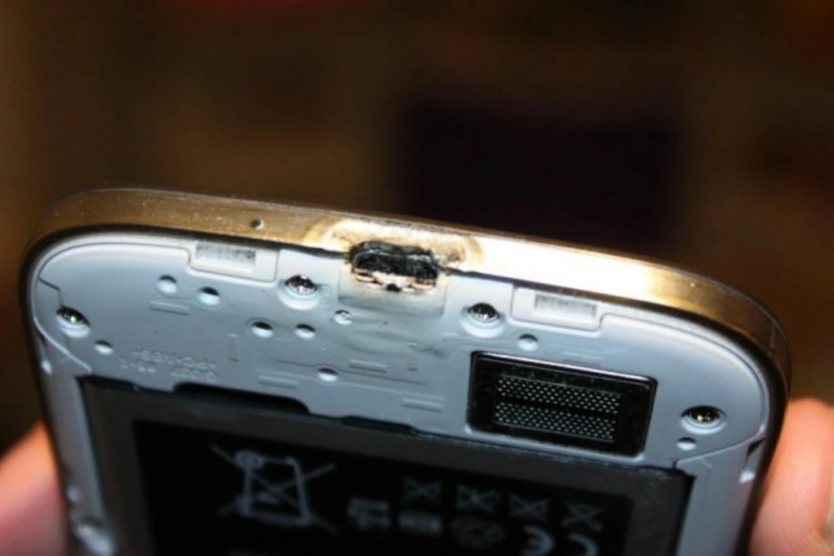 Очередной случай возгорания Samsung Galaxy S4