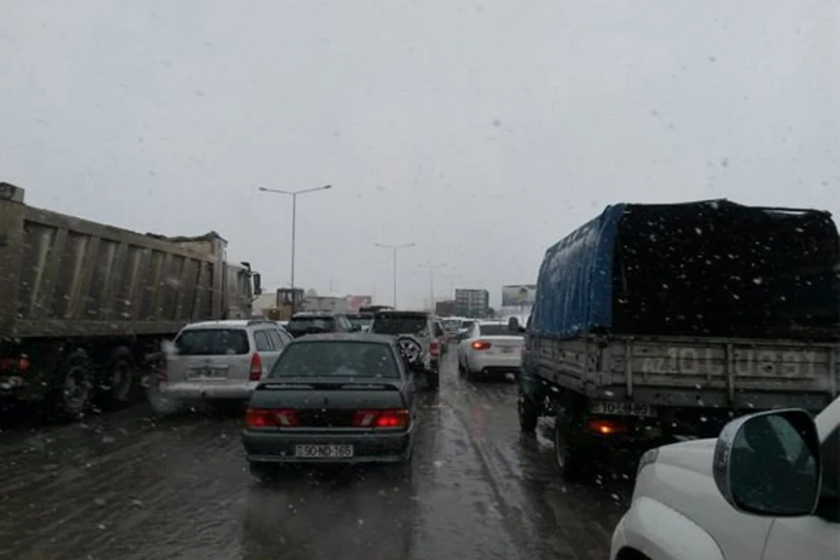 Дорожная полиция города Баку призывает водителей к осторожности