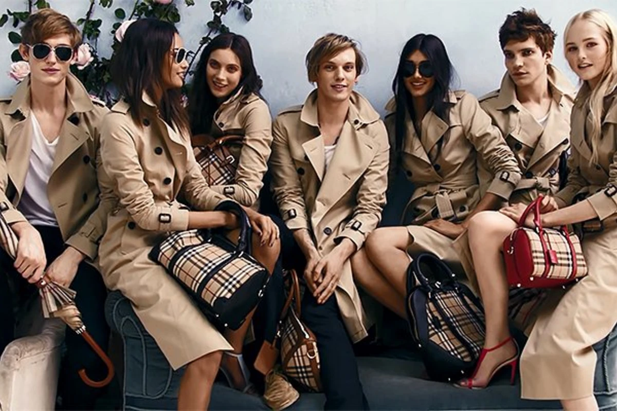 Малаика Ферт и другие в модной фотосессии Марио Тестино для Burberry