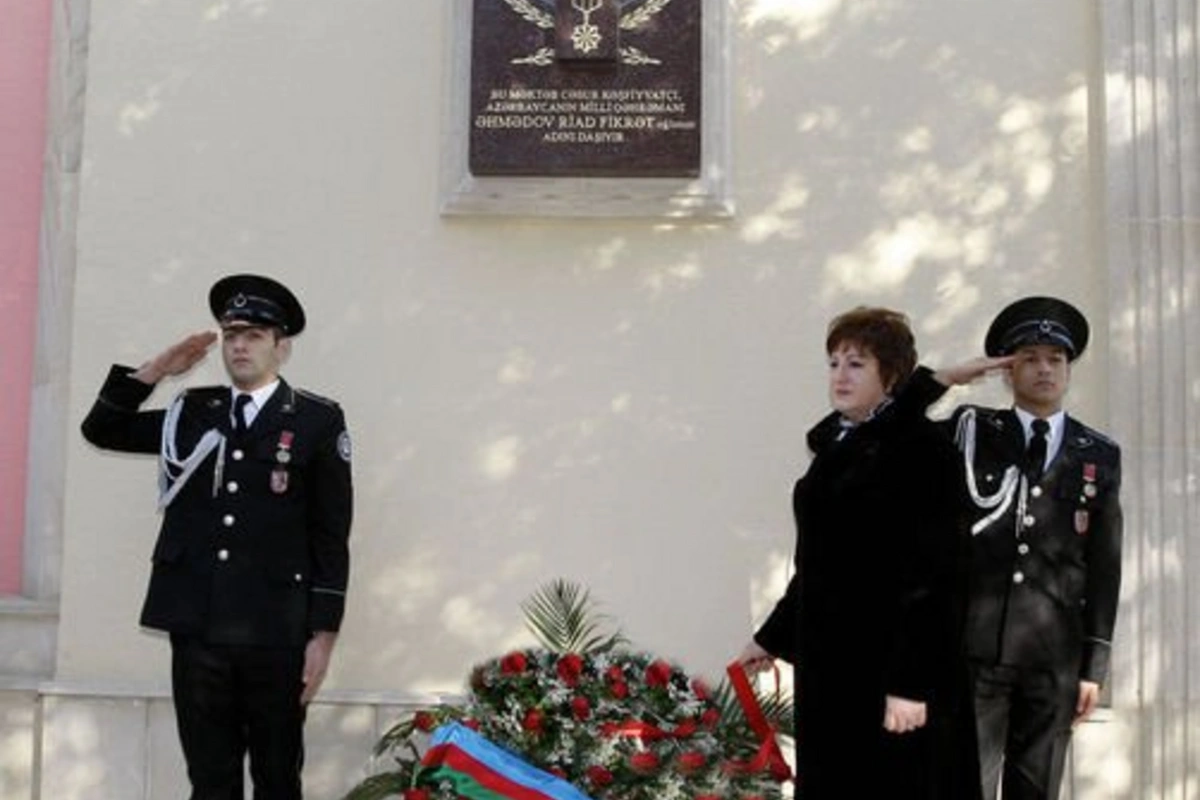 В Баку увековечили память Национального героя В Баку увековечили память Национального героя