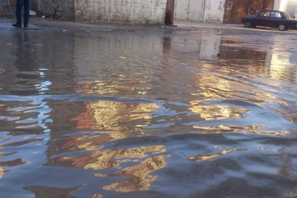 На линии водопровода в Баку произошла авария