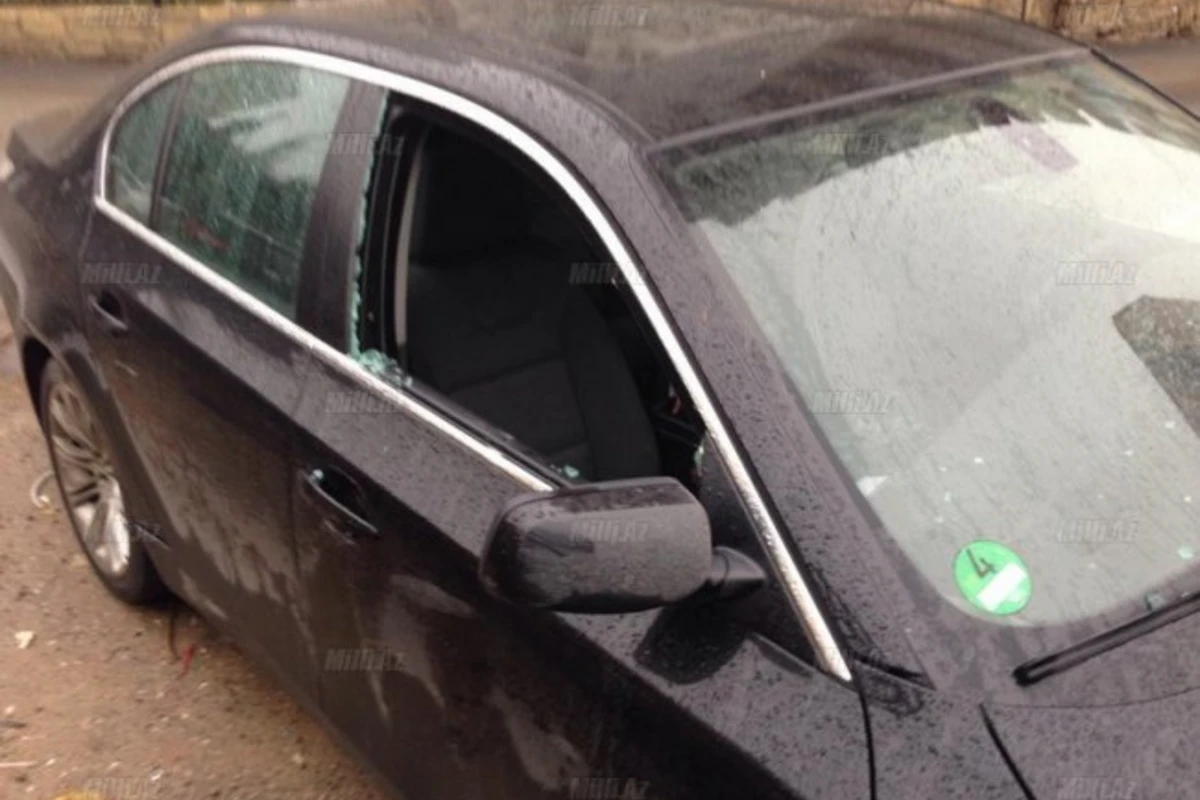 В Баку неизвестные обокрали дорогие автомобили