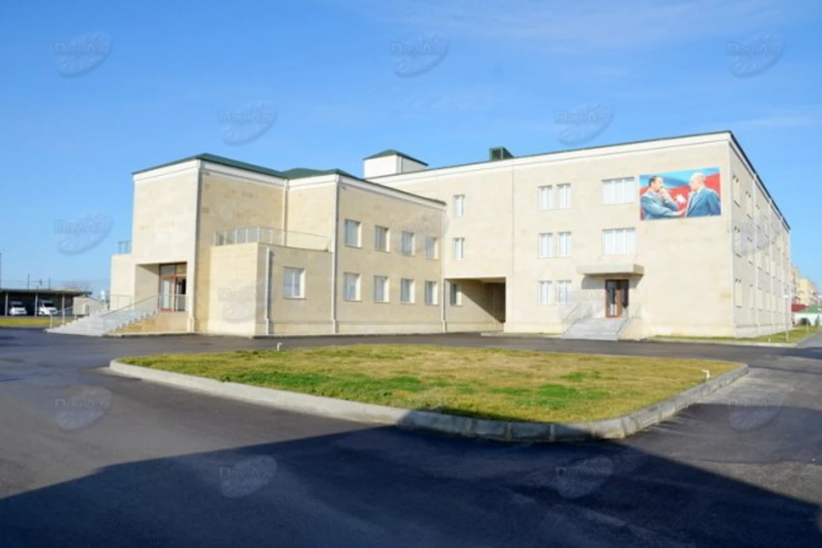 В бакинском поселке Пираллахи завершен капитальный ремонт больницы
