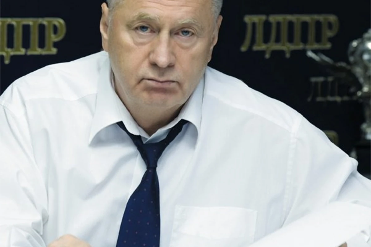 Жириновский предложил увольнять толстых чиновников и депутатов Жириновский предложил увольнять толстых чиновников и депутатов