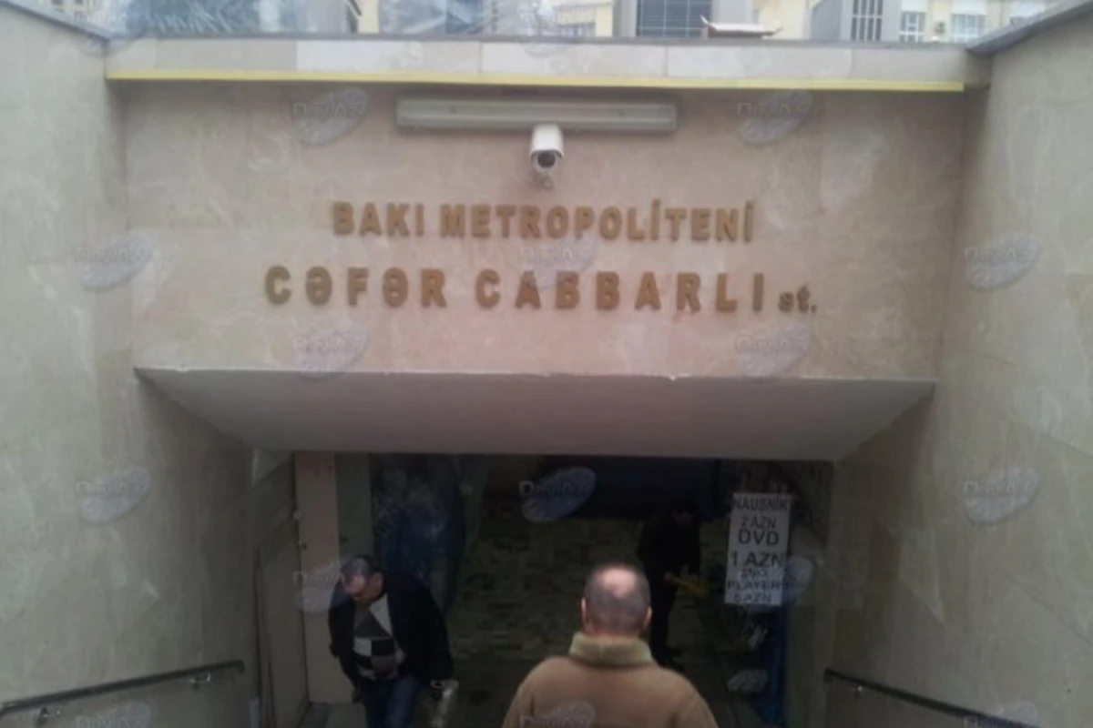 Входы на переходную станцию метро Дж. Джаббарлы приобрели новый облик