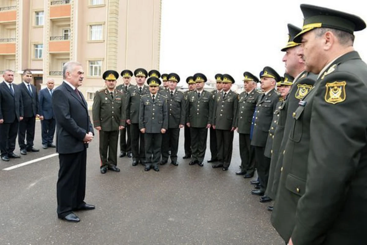 Васиф Талыбов вручил военным ключи от внедорожников