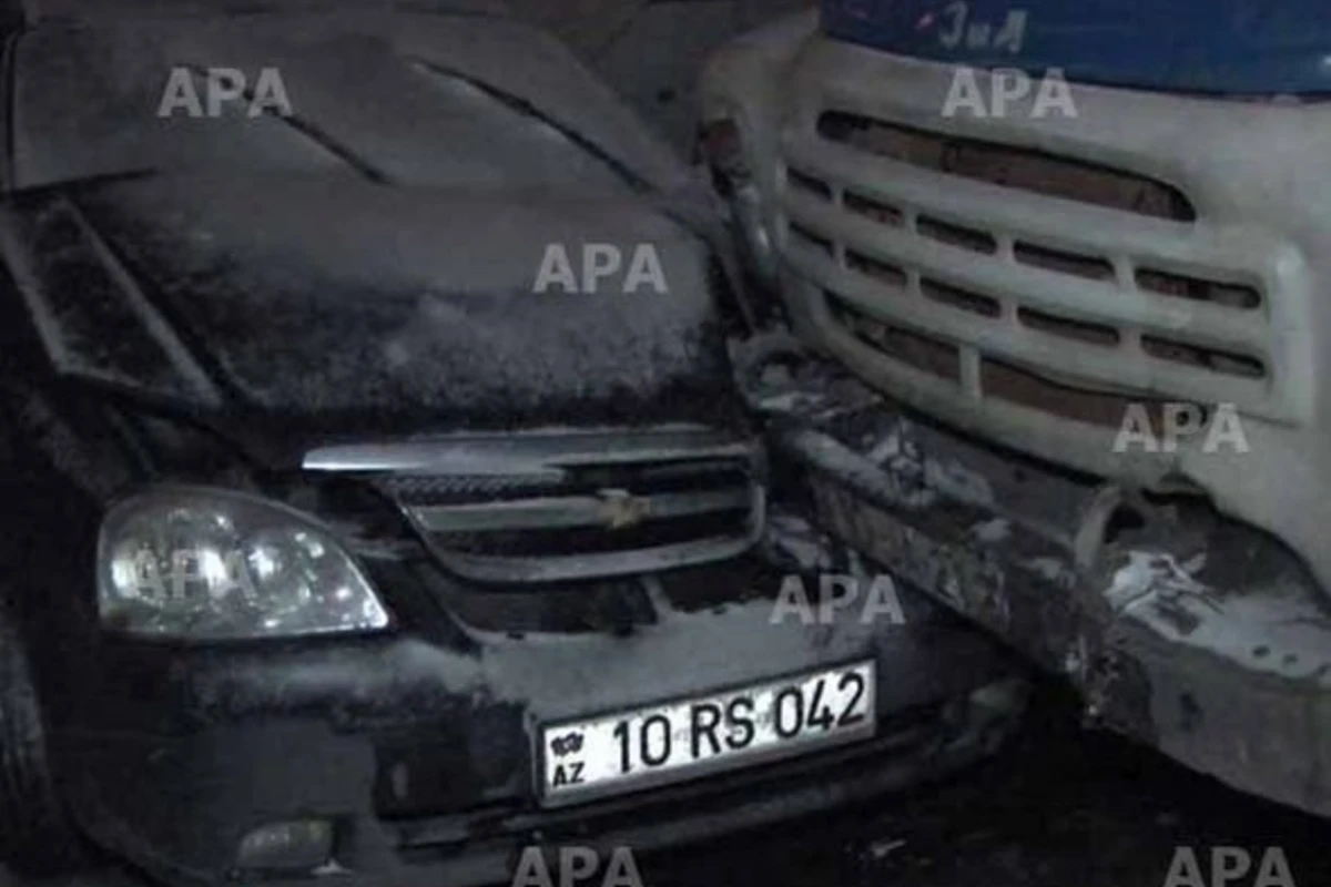 В Баку снег стал причиной ДТП