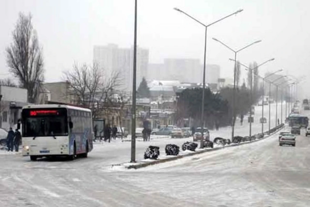 В связи с непогодой составлен новый список опасных дорог в Баку