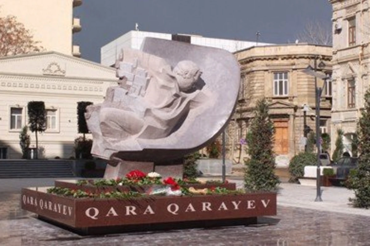 В Баку открыт памятник Гара Гараеву