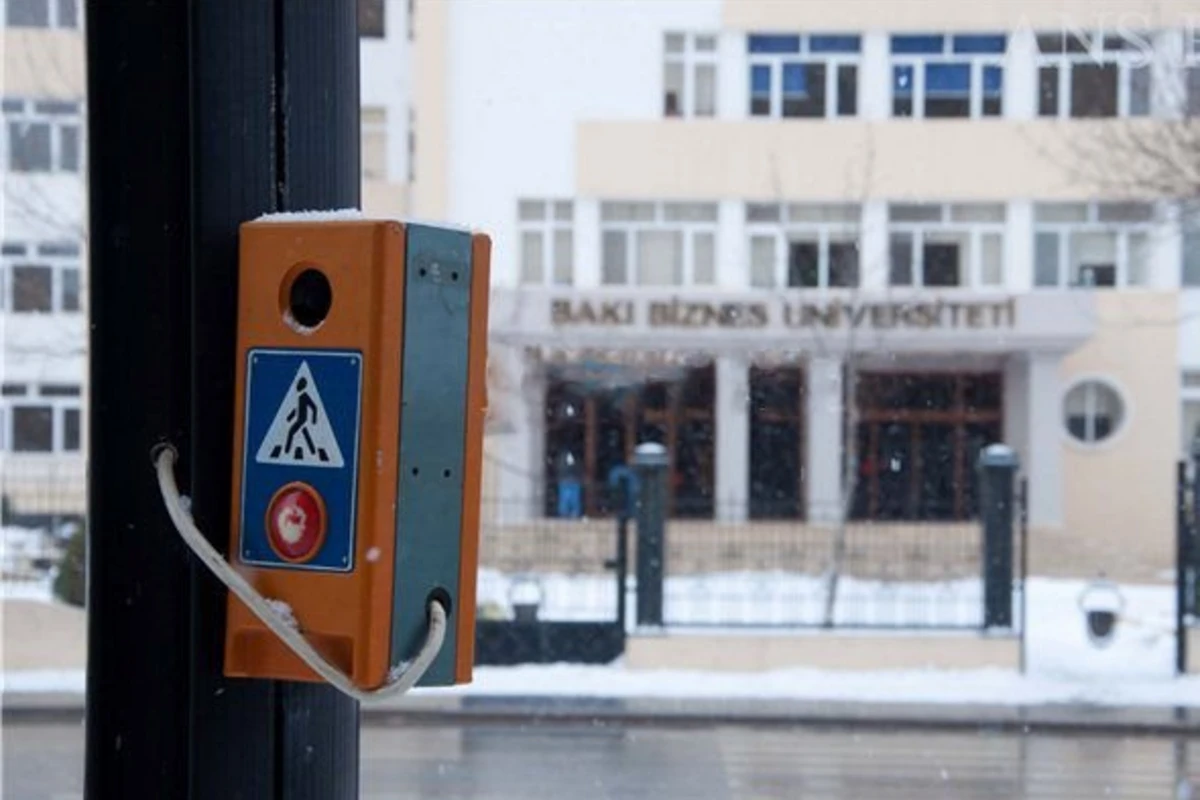 В Баку установлены необычные светофоры