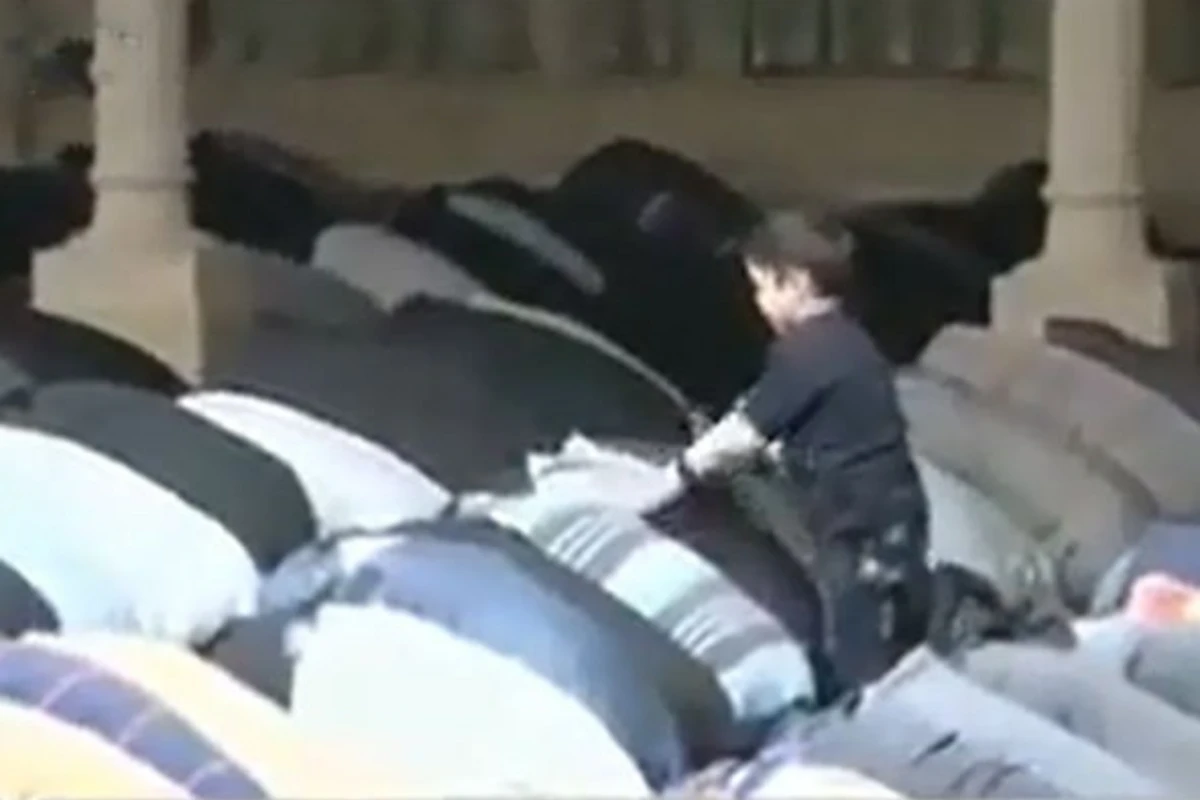 Забавный случай в азербайджанской мечети (видео)