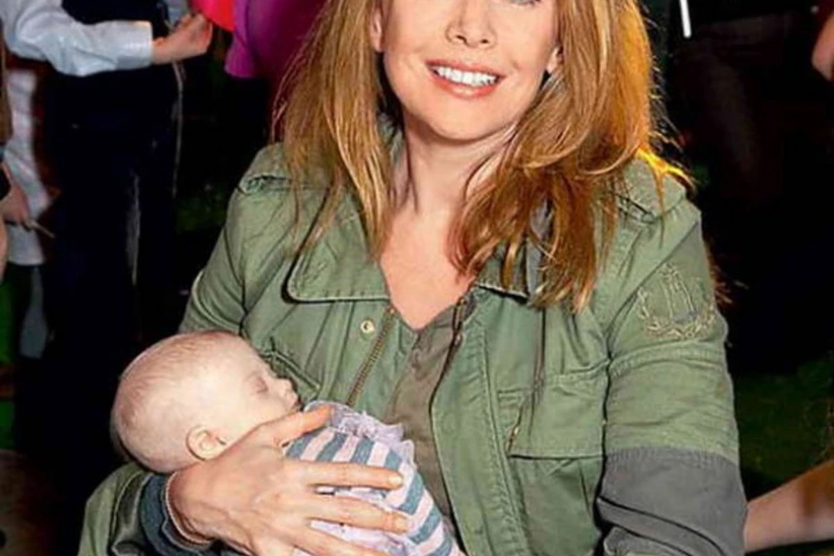 Қыздың трусисы түгел дымқыл