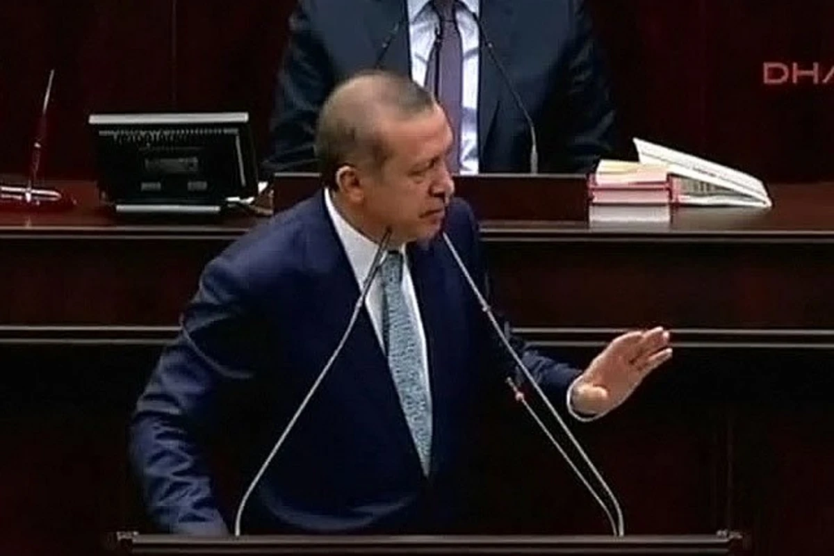 В Турции набирает обороты скандал, связанный с прослушкой телефона премьер-министра