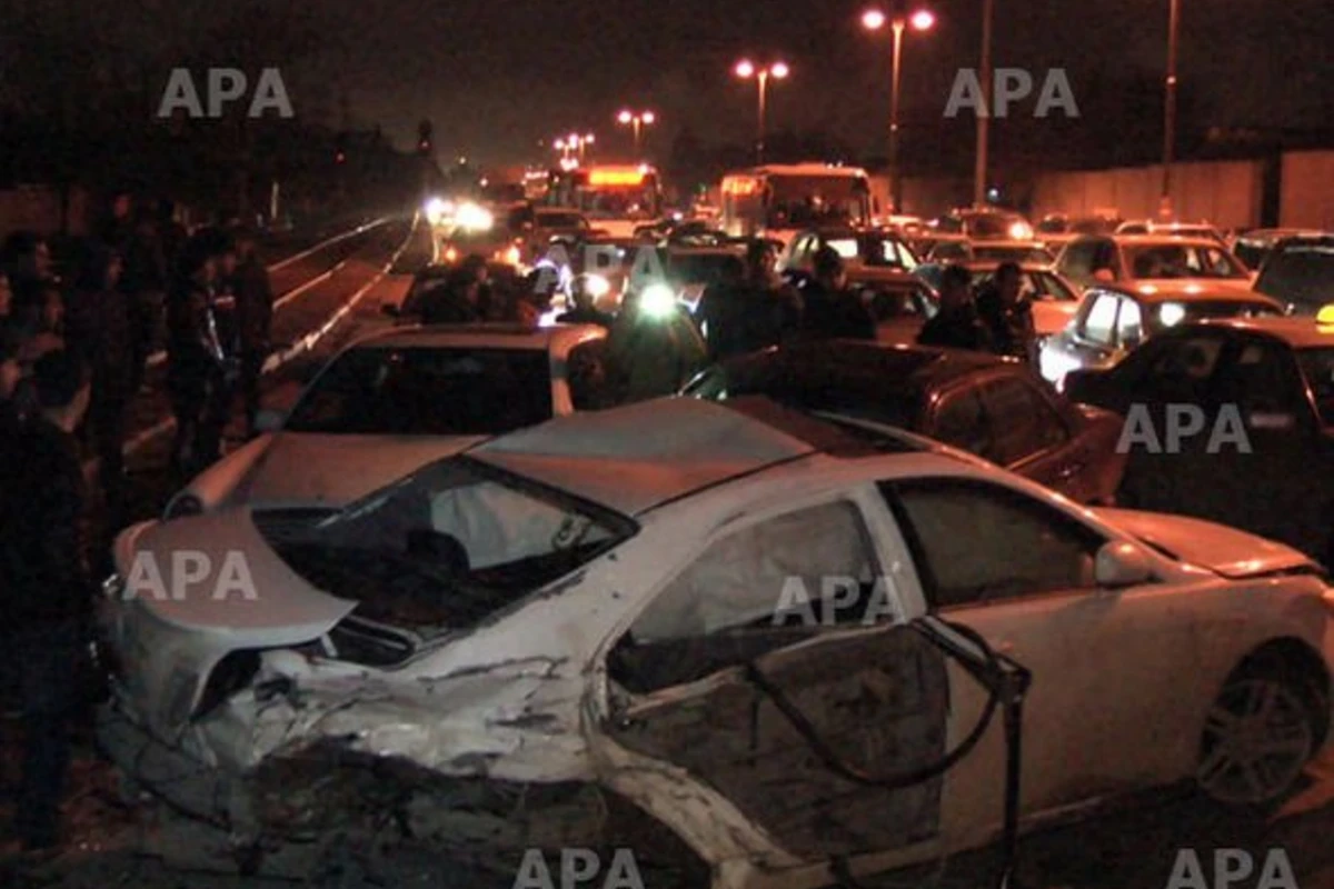 В Баку произошла цепная авария