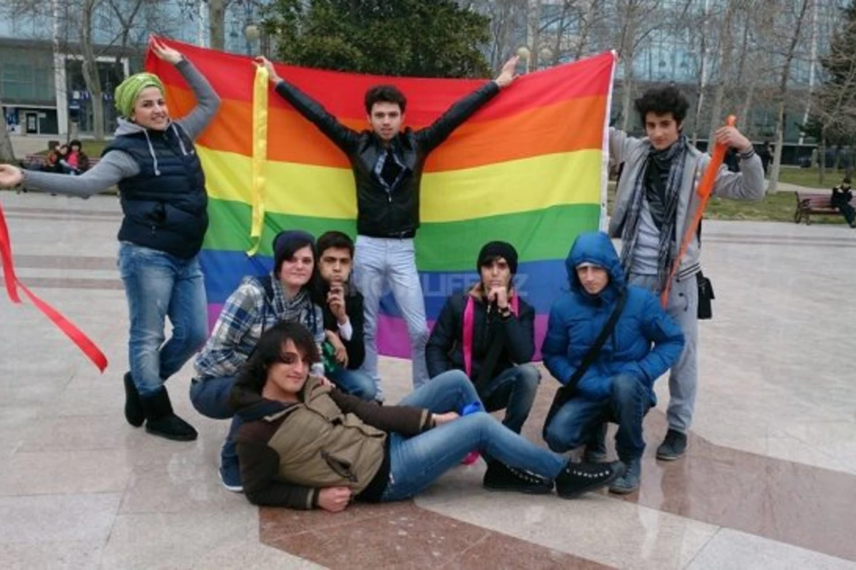 В Баку геи и лесбиянки провели акцию