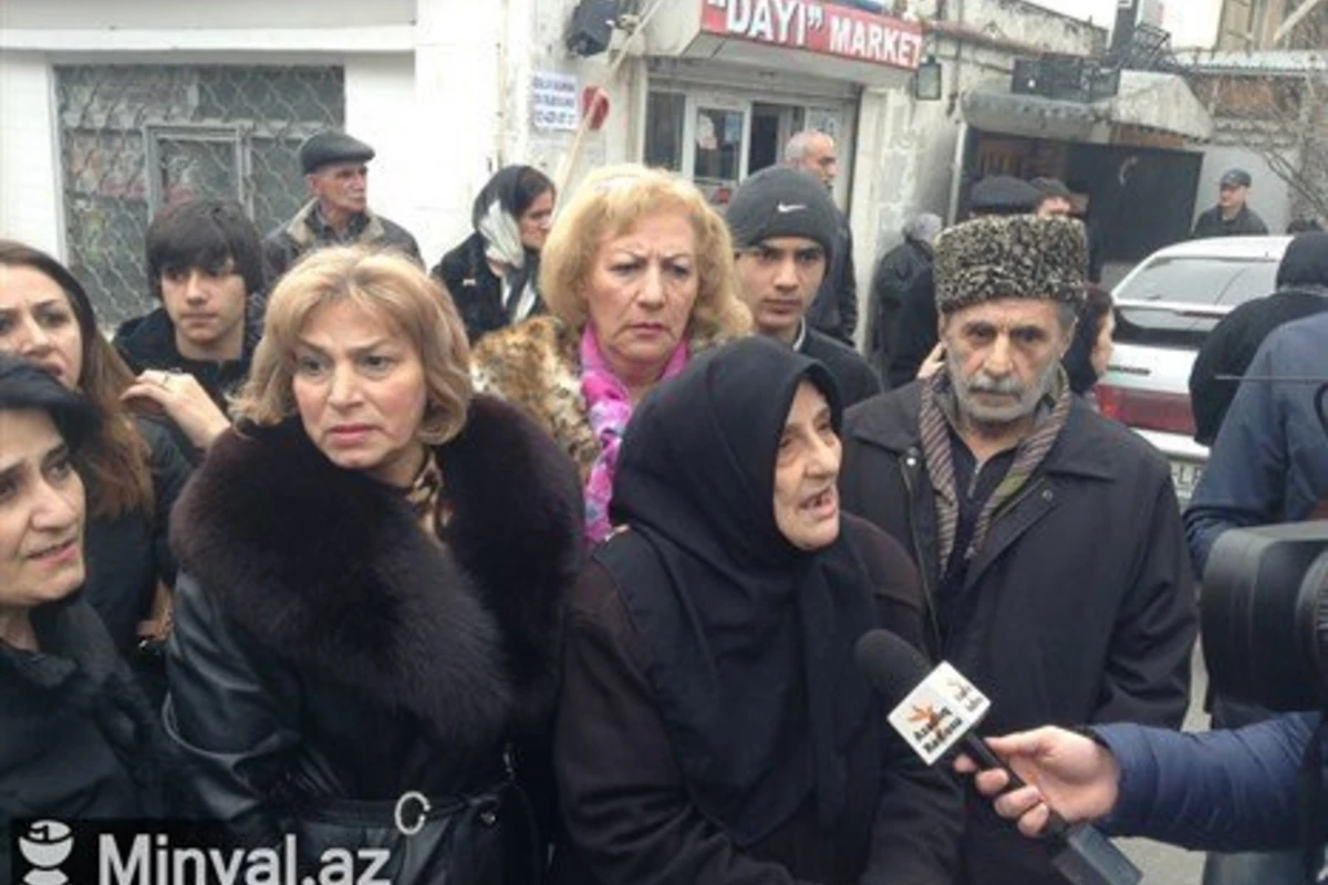 В ИВ Ясамальского района проходит встреча с жильцами Советской
