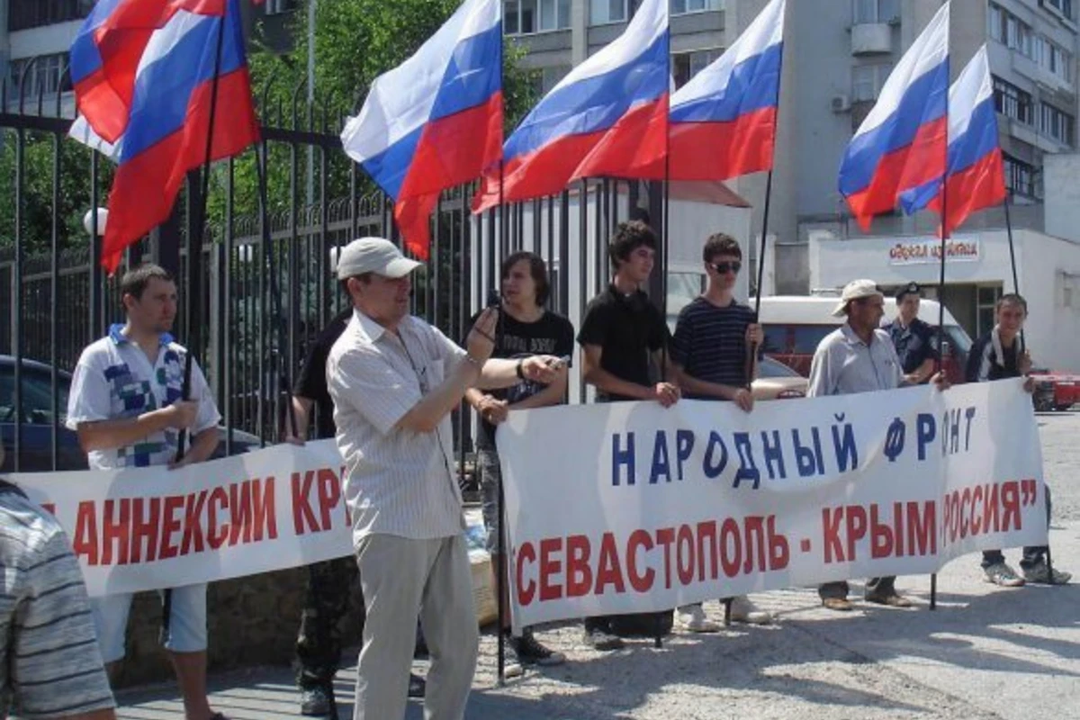 Парламент Крыма принял решение о присоединении республики к России Парламент Крыма принял решение о присоединении республики к России