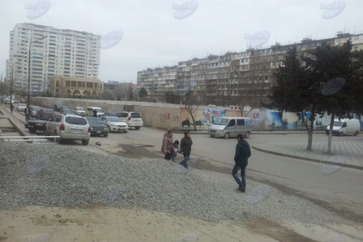 В Баку строится новая автостоянка