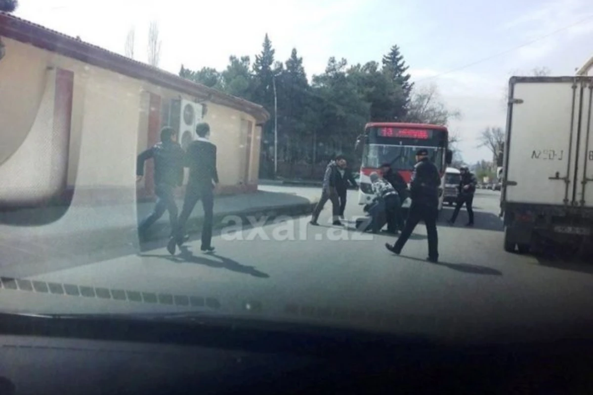 В Баку автобус сбил пешехода