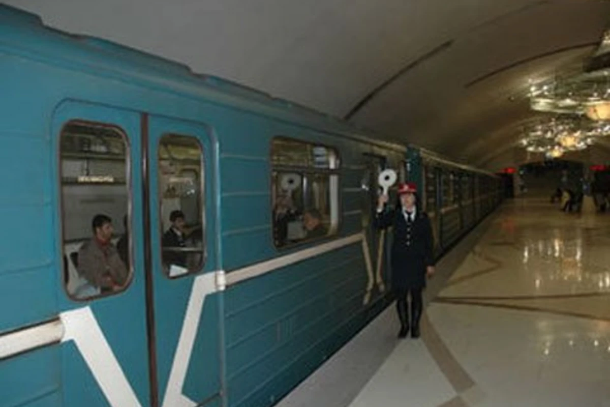 В бакинском метро мужчина потерял сознание