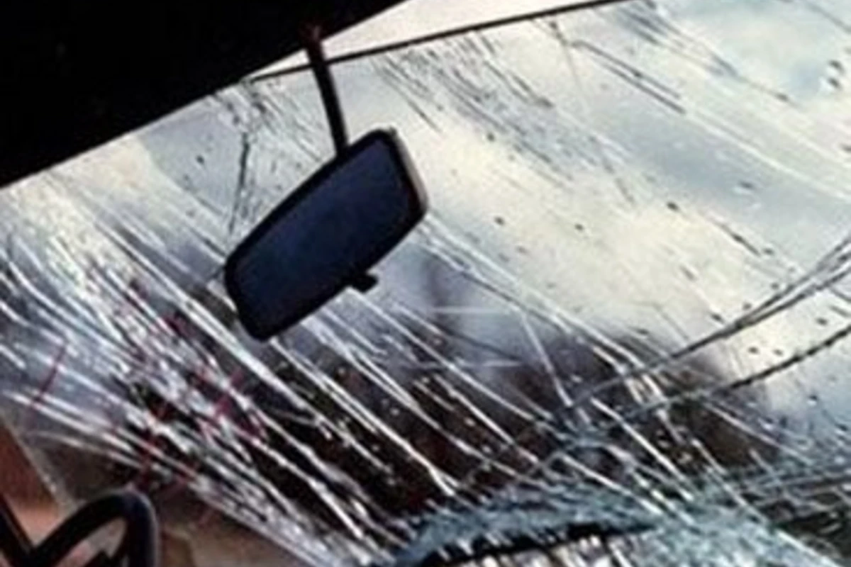 В Баку угонщики автомобиля попали в ДТП